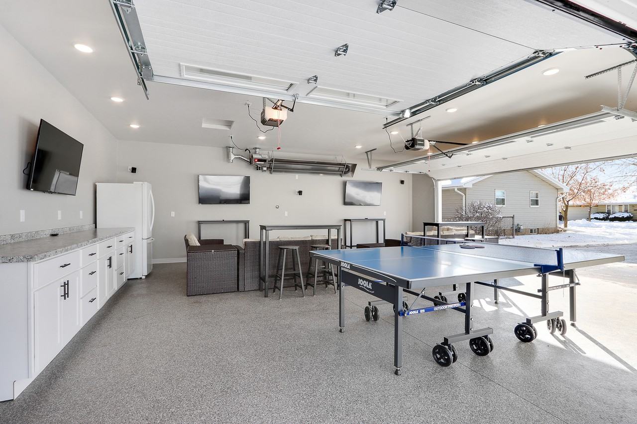 1080 Shadow Lane - Photo 3 of 16