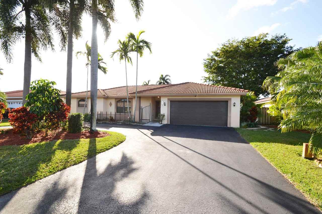 6251 Sedgewyck Cir W - Photo 2 of 19