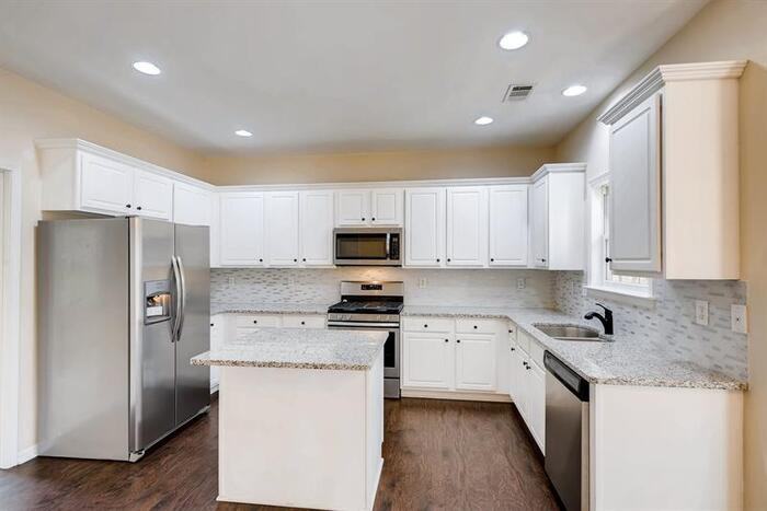 2242 Rosemoore Walk - Photo 3 of 18
