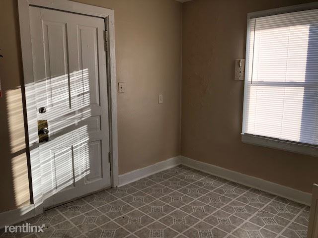 907 Julian St - Photo 2 of 6