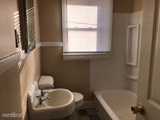 907 Julian St - Photo 3 of 6