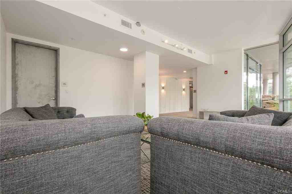 250 South Central Park Avenue 3a - Photo 3 of 20