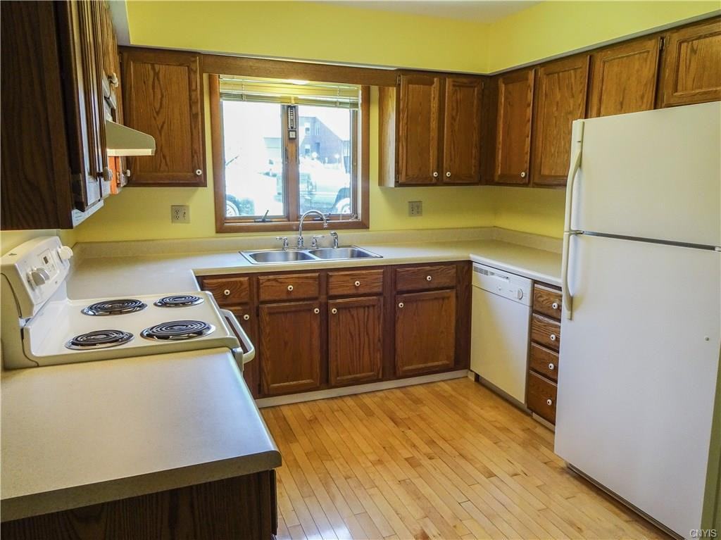 4625 Wisteria Cir - Photo 3 of 16