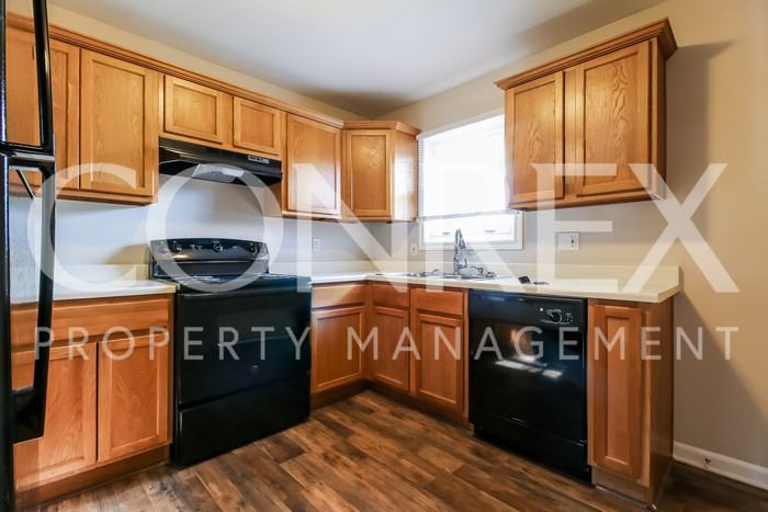 5221 Northeast 56th Place - Photo 3 of 8