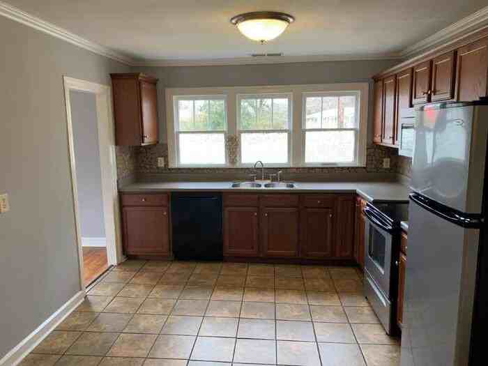 105 Leon Drive - Photo 2 of 15