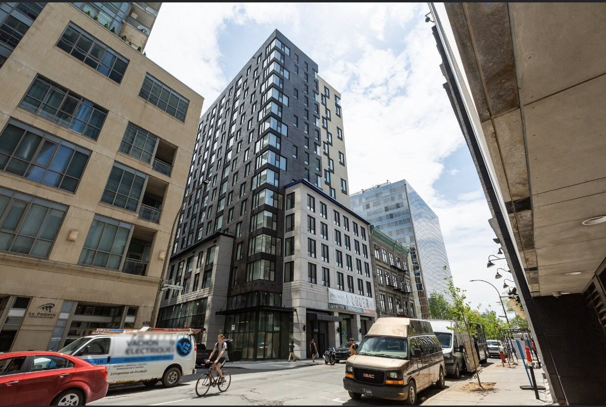 740 Rue Notre-Dame O - Photo 3 of 12