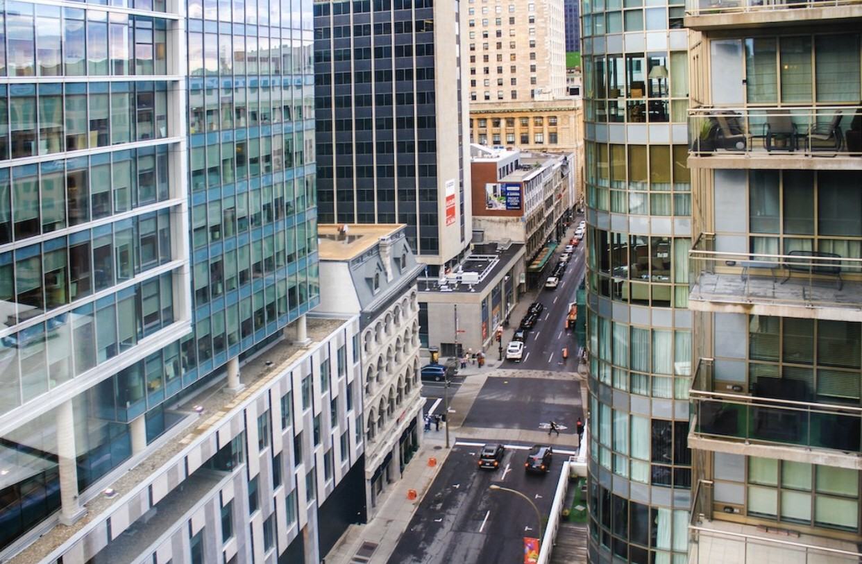 740 Rue Notre-Dame O - Photo 2 of 12