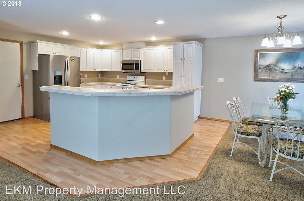 8907 Ne 41st Avenue - Photo 3 of 28