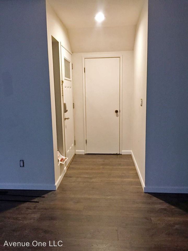 11414 Ne 128th St. - Photo 3 of 25