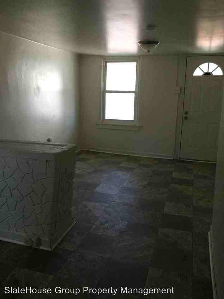 337 Locust St - Photo 3 of 11