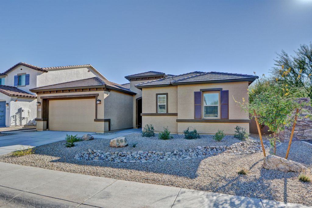 7997 W Rock Springs Dr - Photo 2 of 41