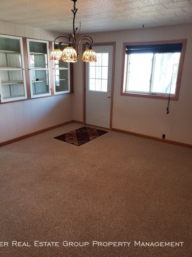 3166 Larsen Rd - Photo 3 of 11