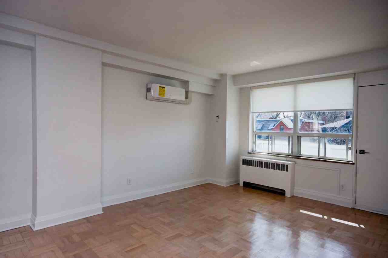 88 Bernard Avenue - Photo 3 of 6