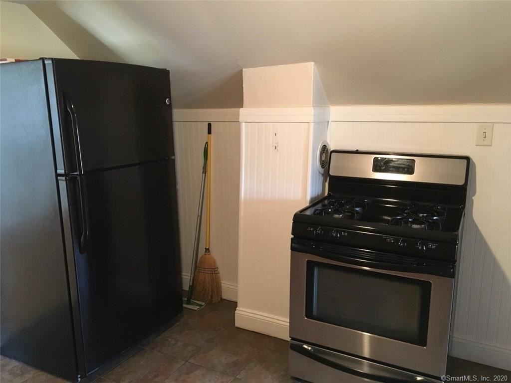380 Kelsey Avenue Unit 3 - Photo 3 of 6