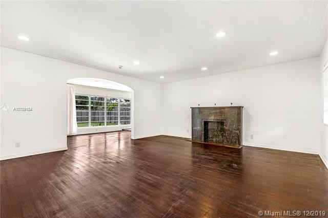 920 W 47th Ct - Photo 2 of 18