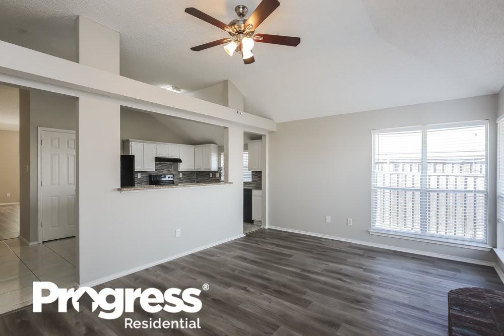 1333 Rosewood Ln - Photo 3 of 16