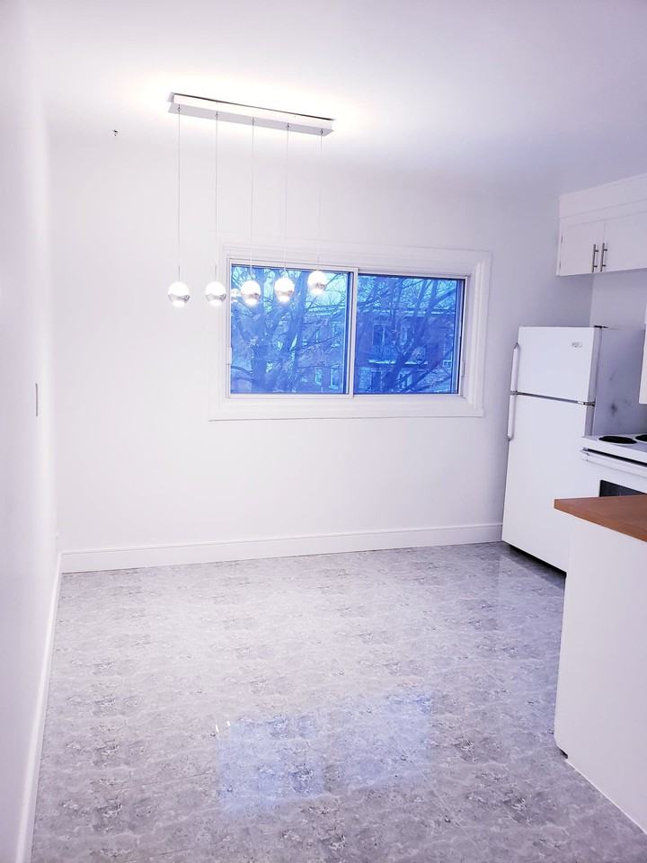 1051 Rue Joliette - Photo 3 of 5