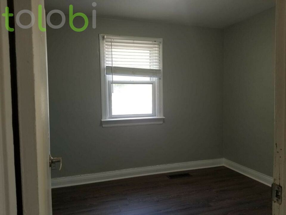 157 Penetang Street - Photo 3 of 8