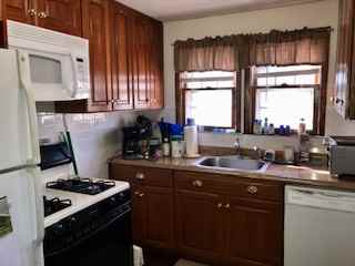 1072 Webber Ave - Photo 3 of 8