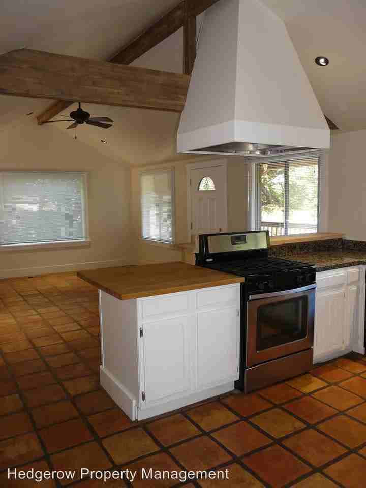 104 Rose Lane - Photo 2 of 15