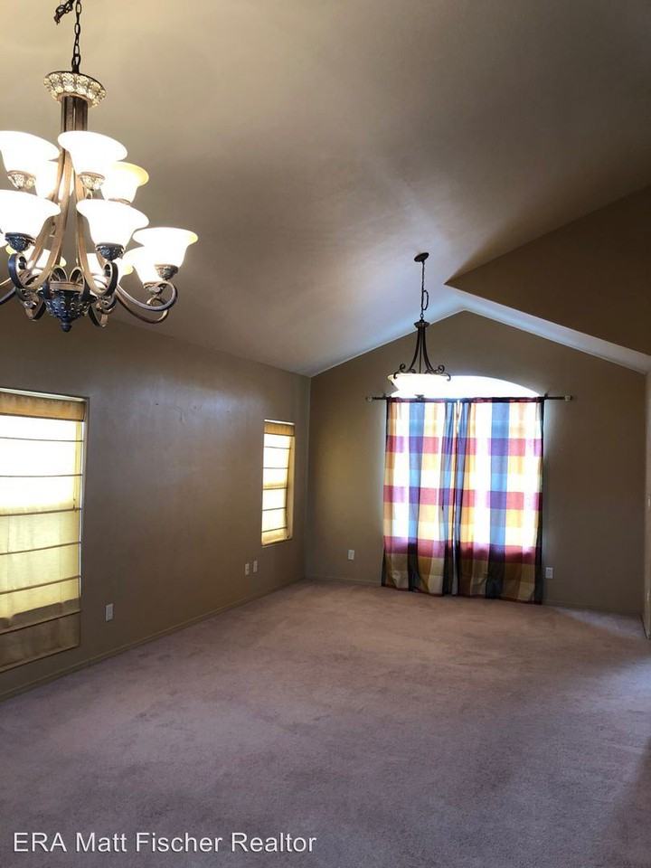 2691 S 47th Ave - Photo 2 of 20