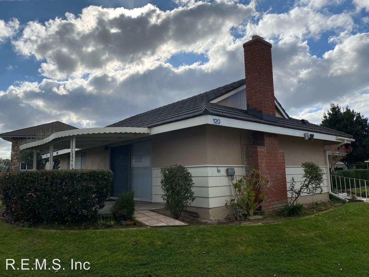 22621 Maple Ave - Photo 3 of 27