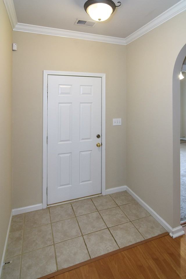 1030 Lexington Dr - Photo 3 of 31