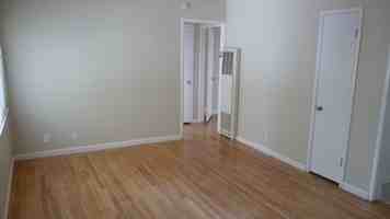 819 University Ave - Photo 3 of 5