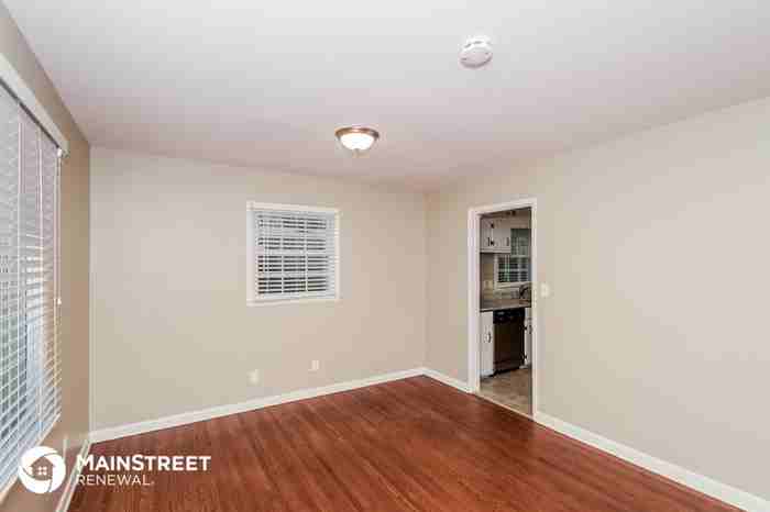 113 16th Court Circle Northeast - Photo 3 of 16