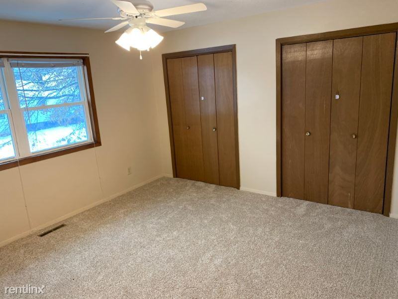 203 E Wilson St - Photo 2 of 9