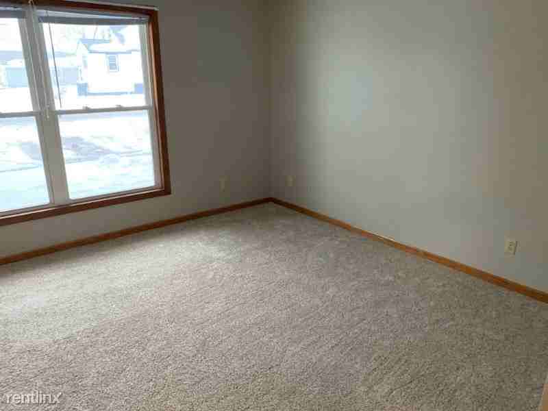 203 E Wilson St - Photo 3 of 9