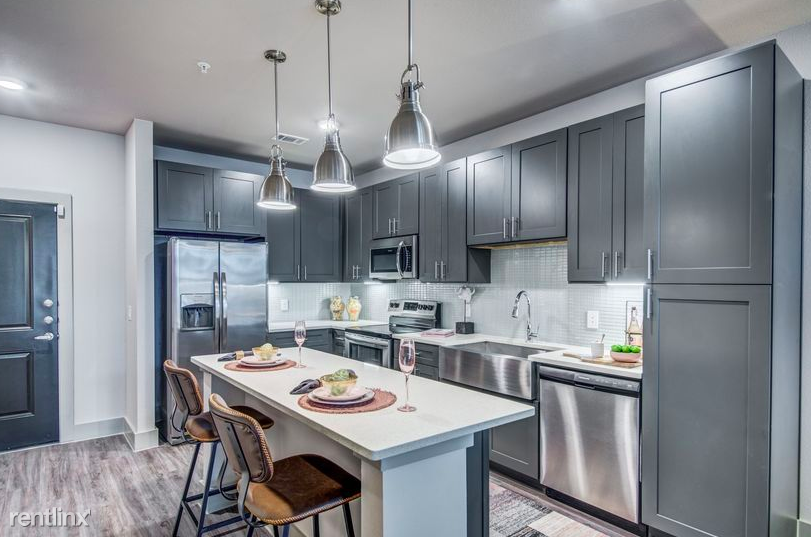 299 Monroe Ave - Photo 2 of 7