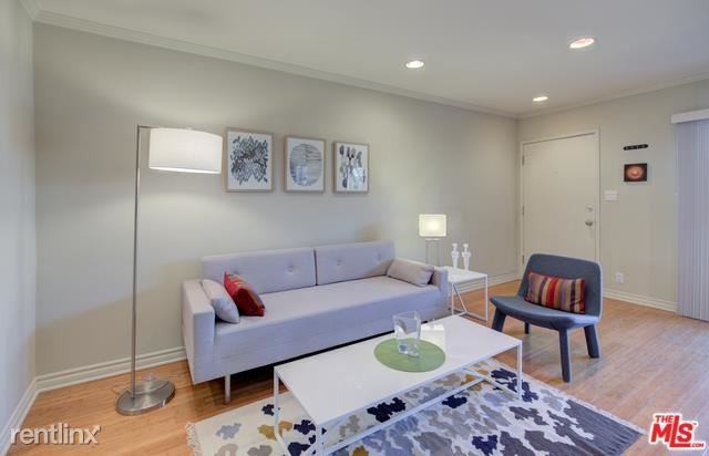 924 5th St #8 - Photo 2 of 25