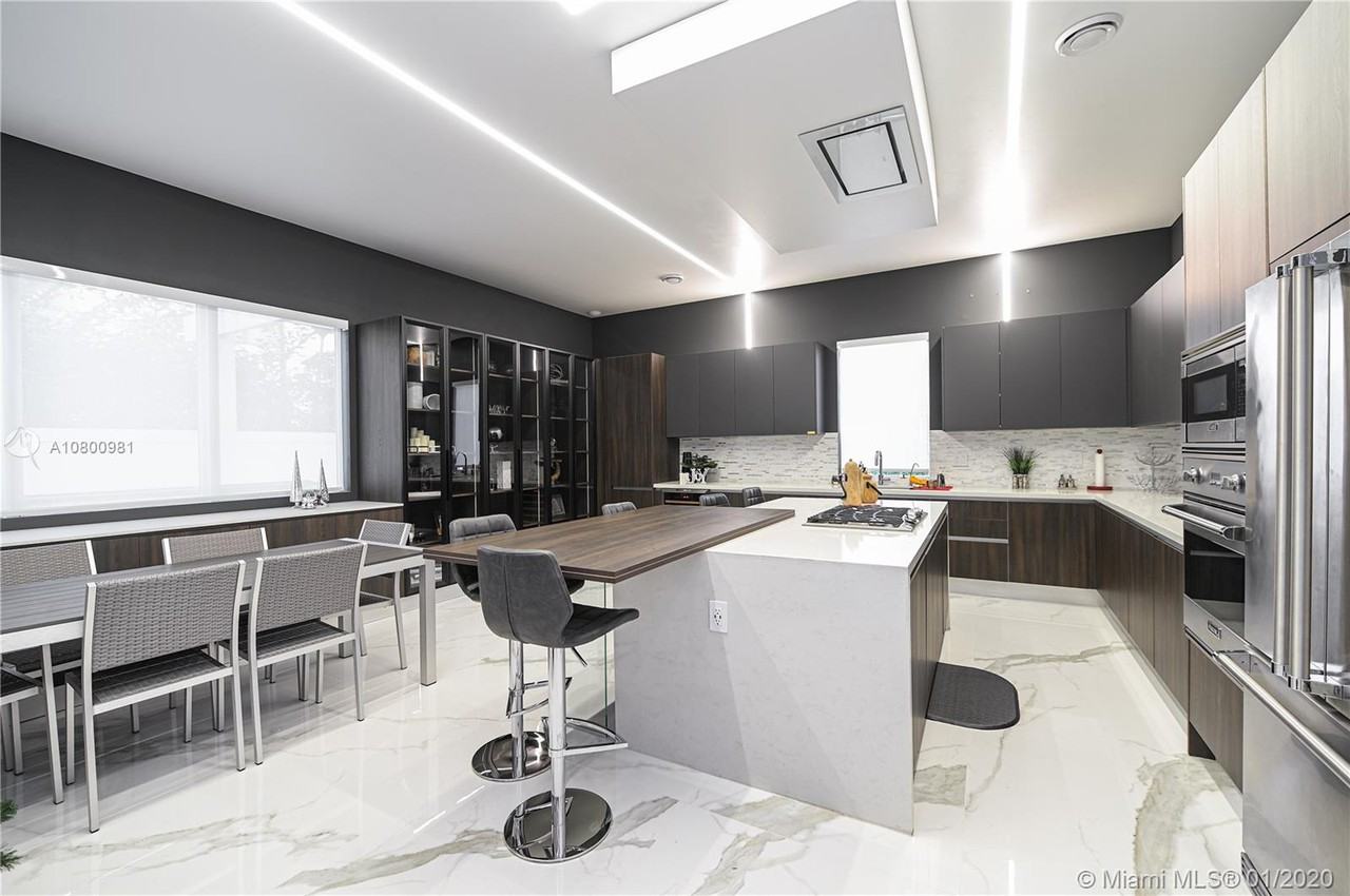 10223 Northwest 75th Terrace - Photo 5 of 17