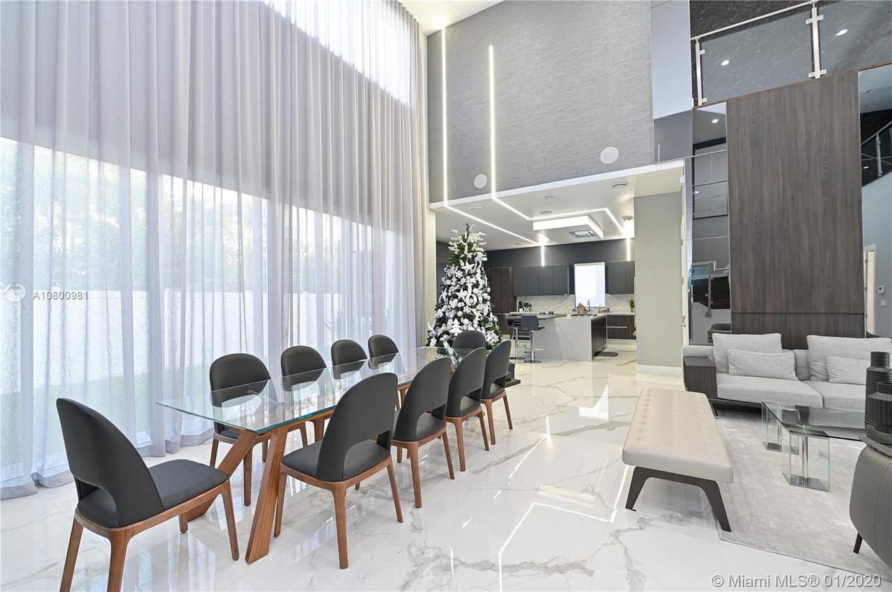 10223 Northwest 75th Terrace - Photo 6 of 17