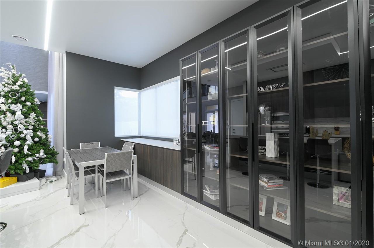 10223 Northwest 75th Terrace - Photo 7 of 17