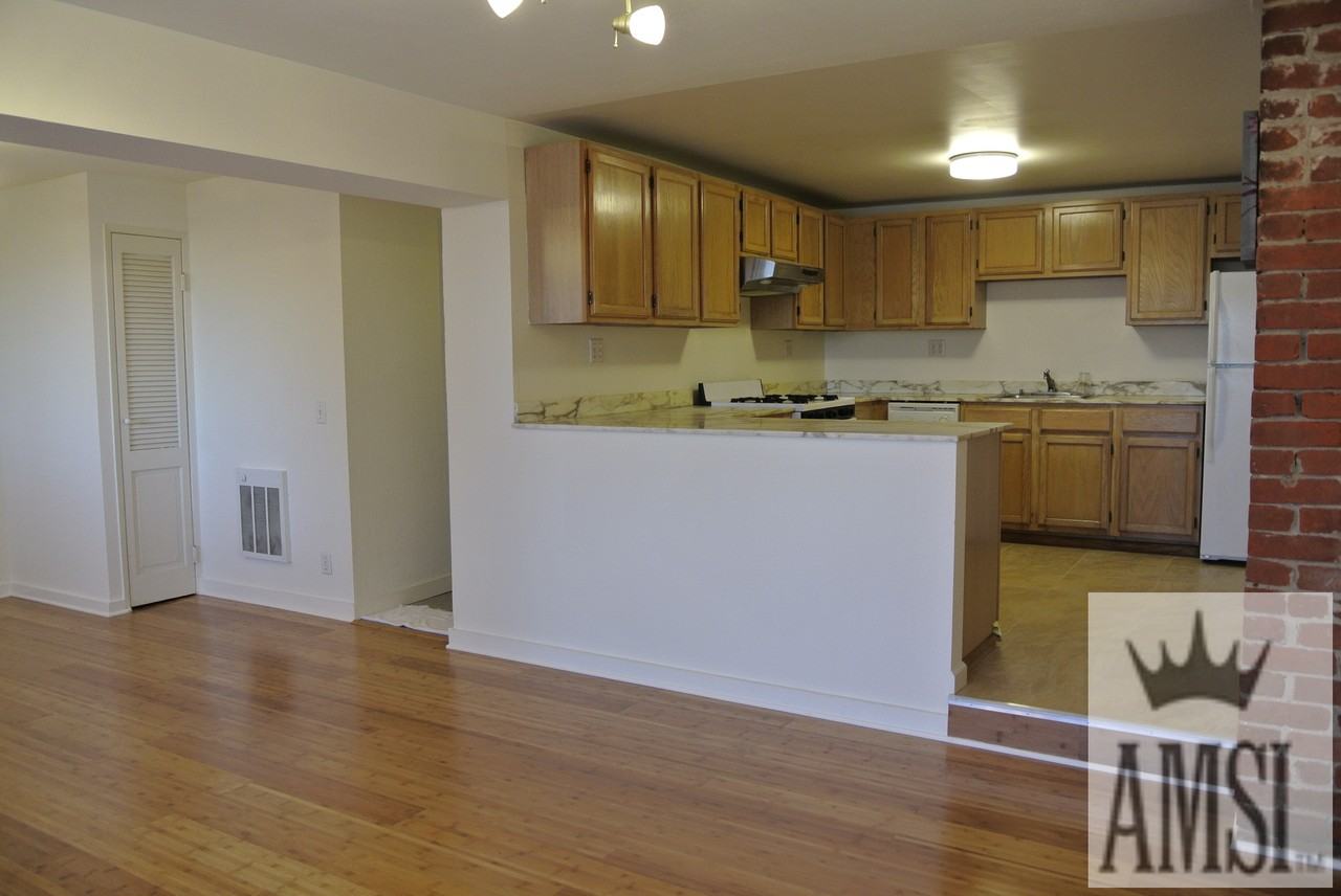 270 Randall St - Photo 3 of 11