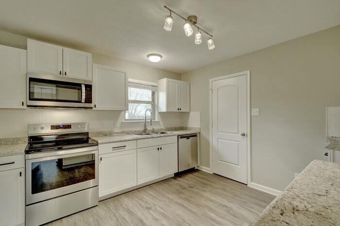 105 West Caskey Street - Photo 2 of 14