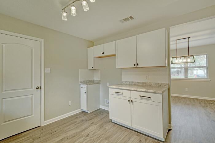 105 West Caskey Street - Photo 3 of 14