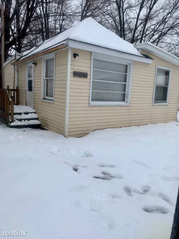 33156 1/2 1/2 Hunt Dr Coach House - Photo 3 of 7