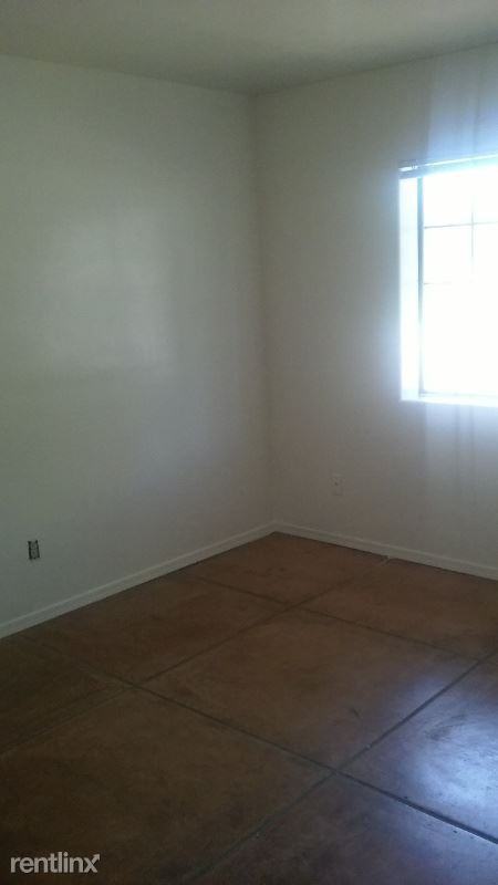 1036 N 13th Ave B - Photo 2 of 13