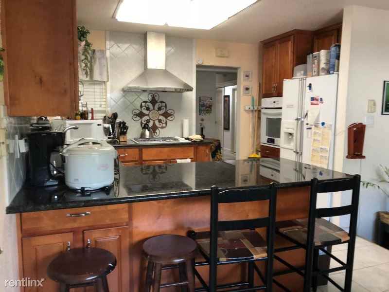 1092 Keldon Dr - Photo 3 of 18