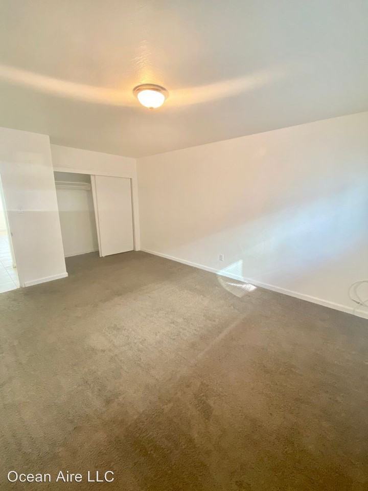 989-999 Leslie Road - Photo 3 of 7