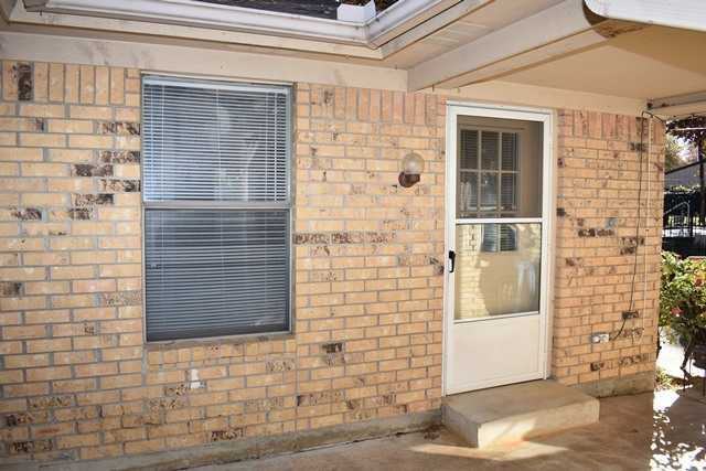 628 Overland Trail Guest House - Photo 2 of 15