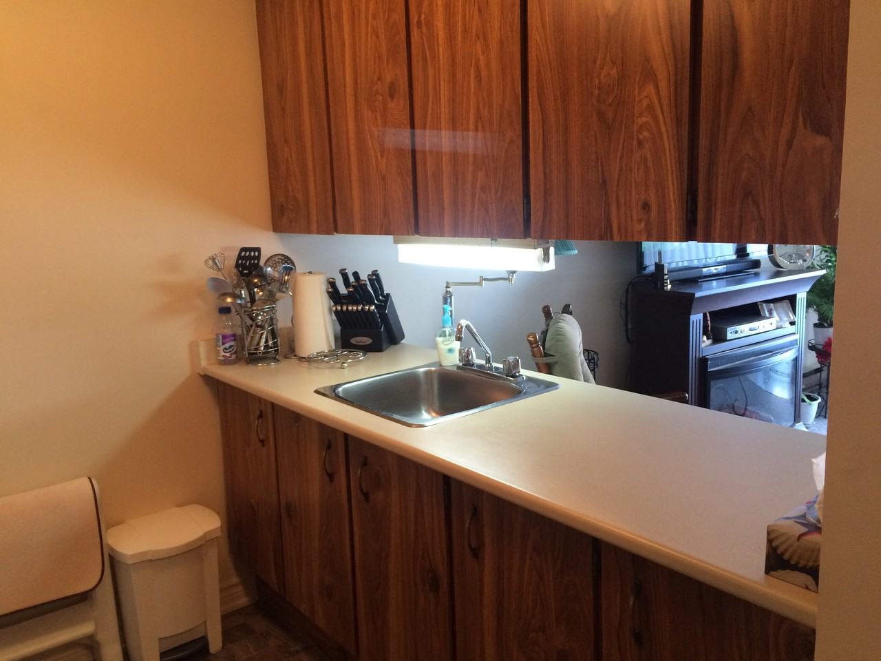 820 DOUGLAS STREET - Photo 4 of 10