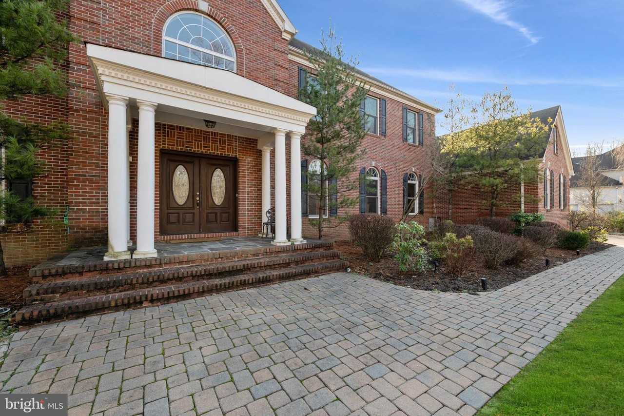 502 Cherry Valley Rd - Photo 2 of 39