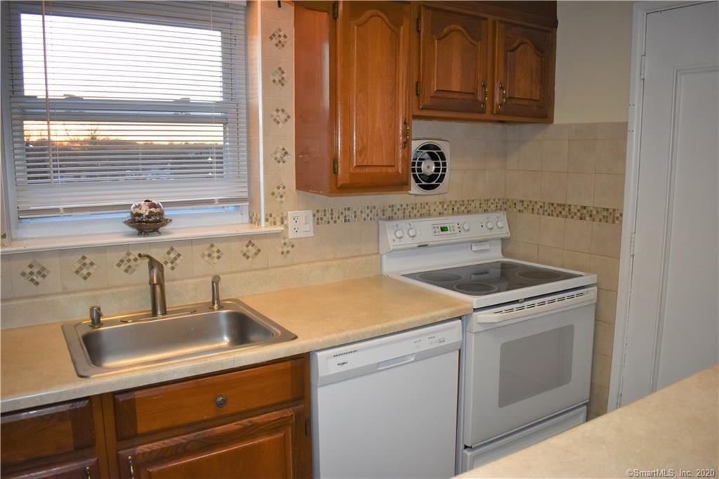 7 Robbins Lane Unit B - Photo 2 of 10