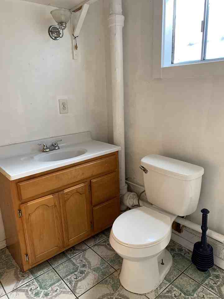 1518 E 108th St - Photo 2 of 7