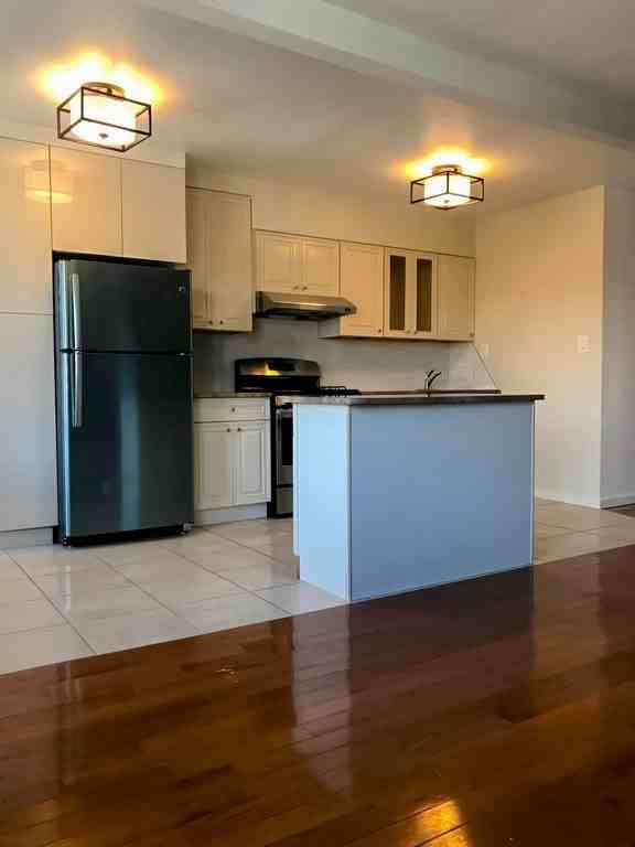 2526 East 63rd Street 2F - Photo 2 of 11