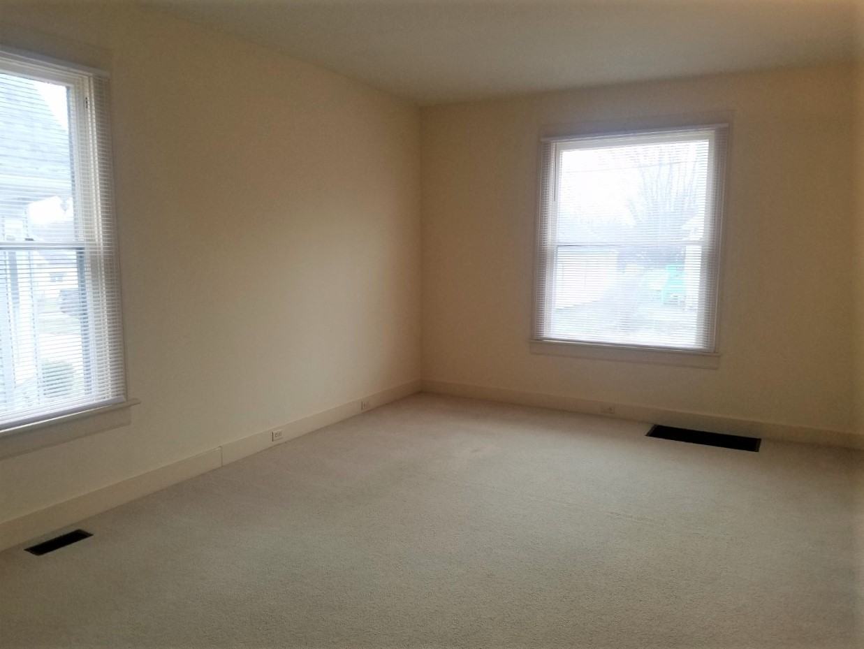 103 W Walnut Street - Photo 3 of 15